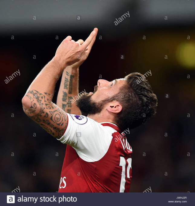 olivier-giroud-of-arsenal-cele-arsenal-v-leicester-city-emirates-stadium-JWHJ2R (1)